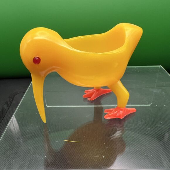 Fun Vintage KIWI BIRD Yellow Plastic egg cup Hong Kong - Picture 1 of 6